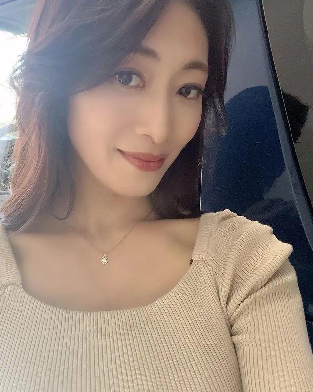 小早川憐子最新動(dòng)態(tài)，從熒屏到現(xiàn)實(shí)，她的魅力持續(xù)閃耀